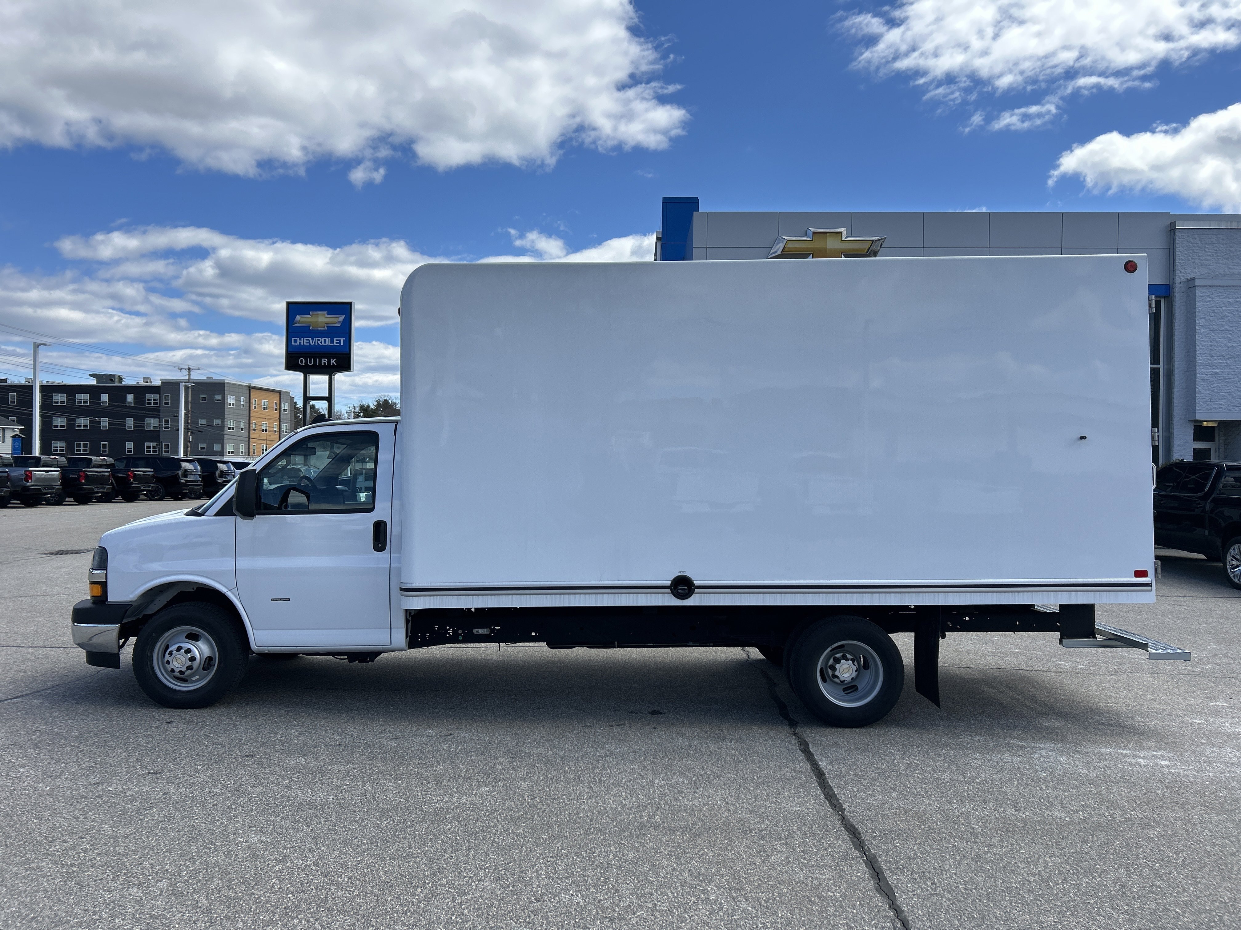 New 2025 Summit White Chevrolet 1WT image 6