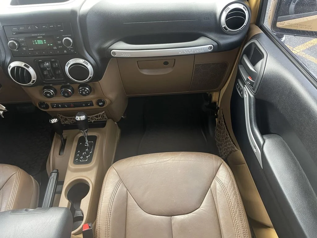 Used 2014 Dune Clear Coat Jeep Sahara image 11