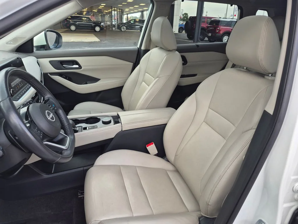 Used 2023 White Nissan SL image 12