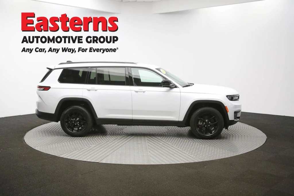 Used 2024 White Jeep Altitude image 48
