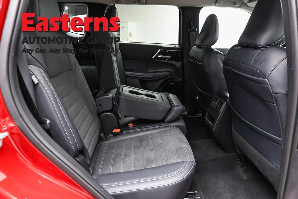 Used 2025 Red Mitsubishi SE image 23