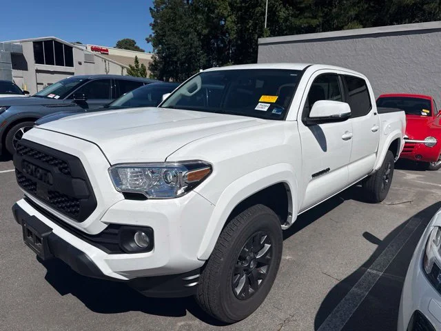 Used 2023 White Toyota SR5 image 3