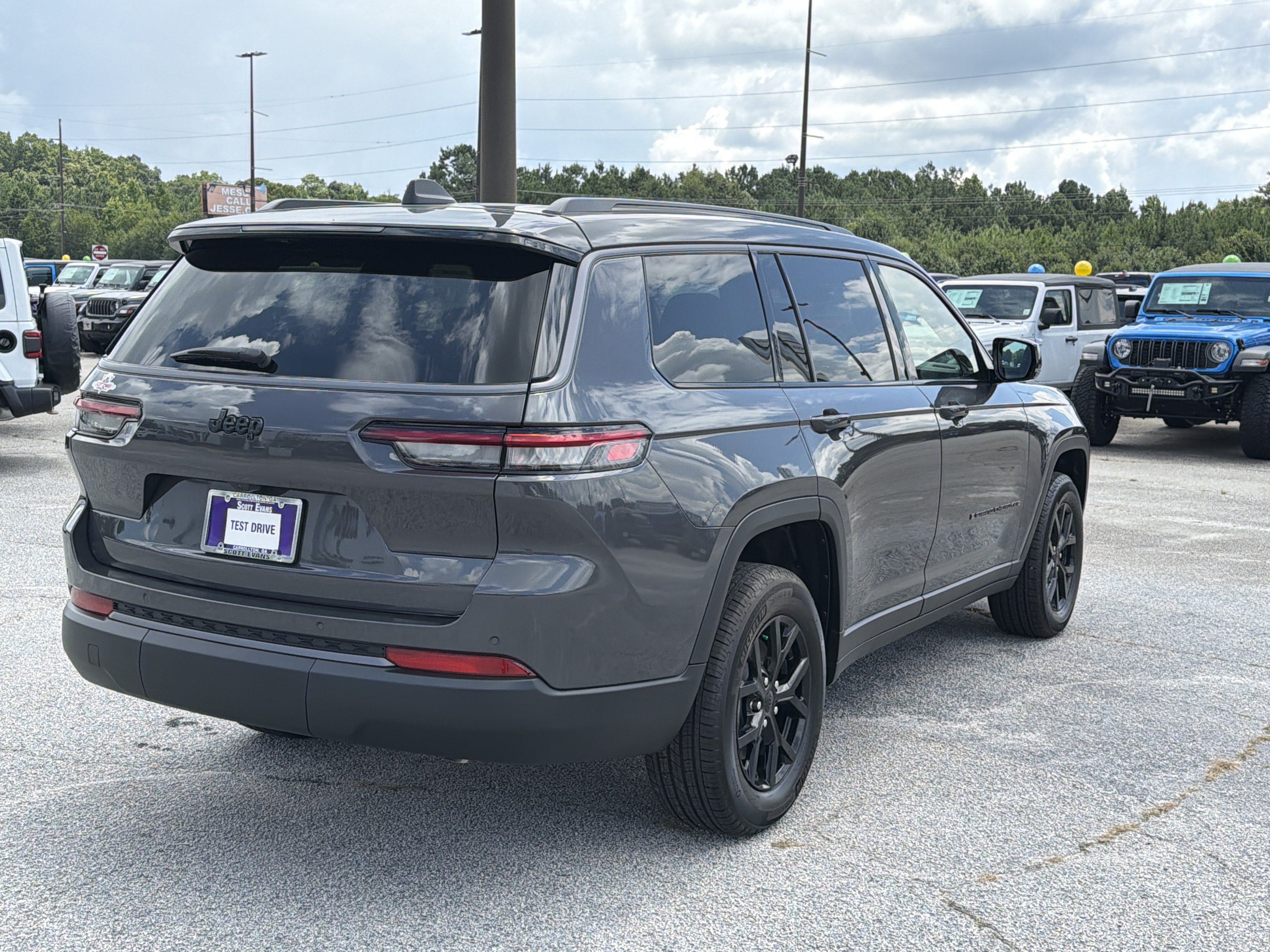 New 2026 Baltic Gray Metallic Clear-Coat Exterior Paint Jeep Laredo Altitude image 7