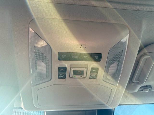 Used 2022 White Toyota XLE image 22
