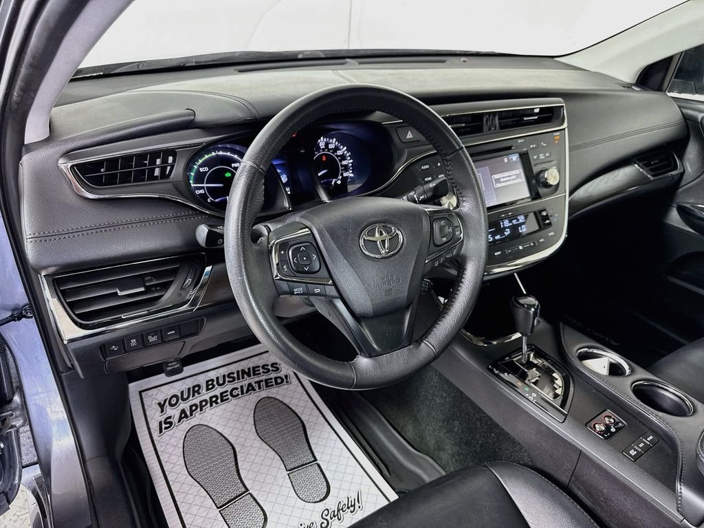 Used 2018 Magnetic Gray Metallic Toyota Hybrid XLE Premium image 9
