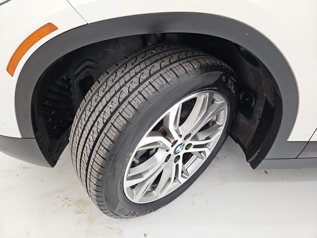 Used 2019 Mineral White Metallic BMW sDrive28i image 39