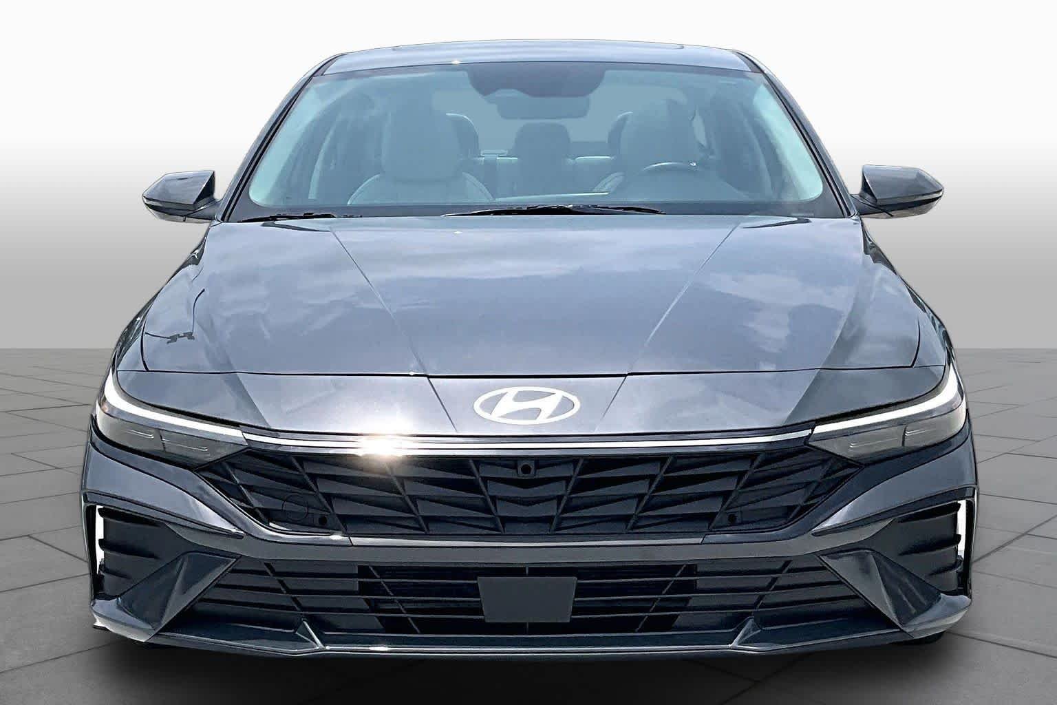 Used 2025 Ecotronic Gray Hyundai Limited image 4