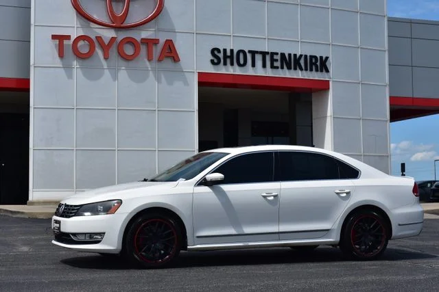 Used 2013 White Volkswagen TDI SEL Premium image 1