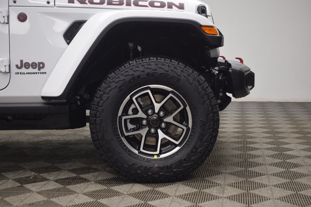 New 2026 Bright White Clear-Coat Exterior Paint Jeep Rubicon image 7