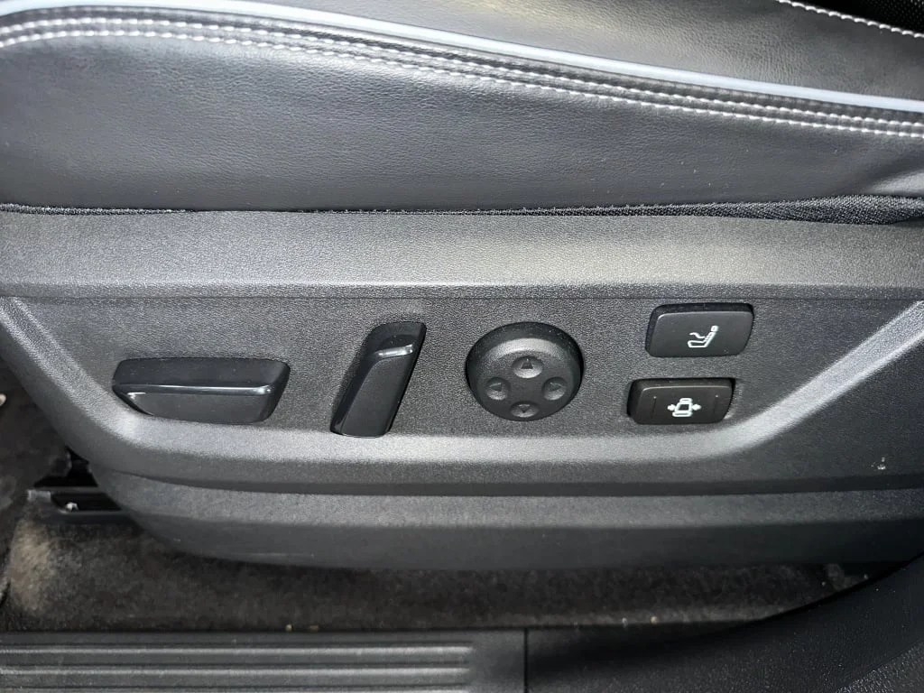 Certified Used 2025 Dynamic Metal INFINITI SENSORY image 6