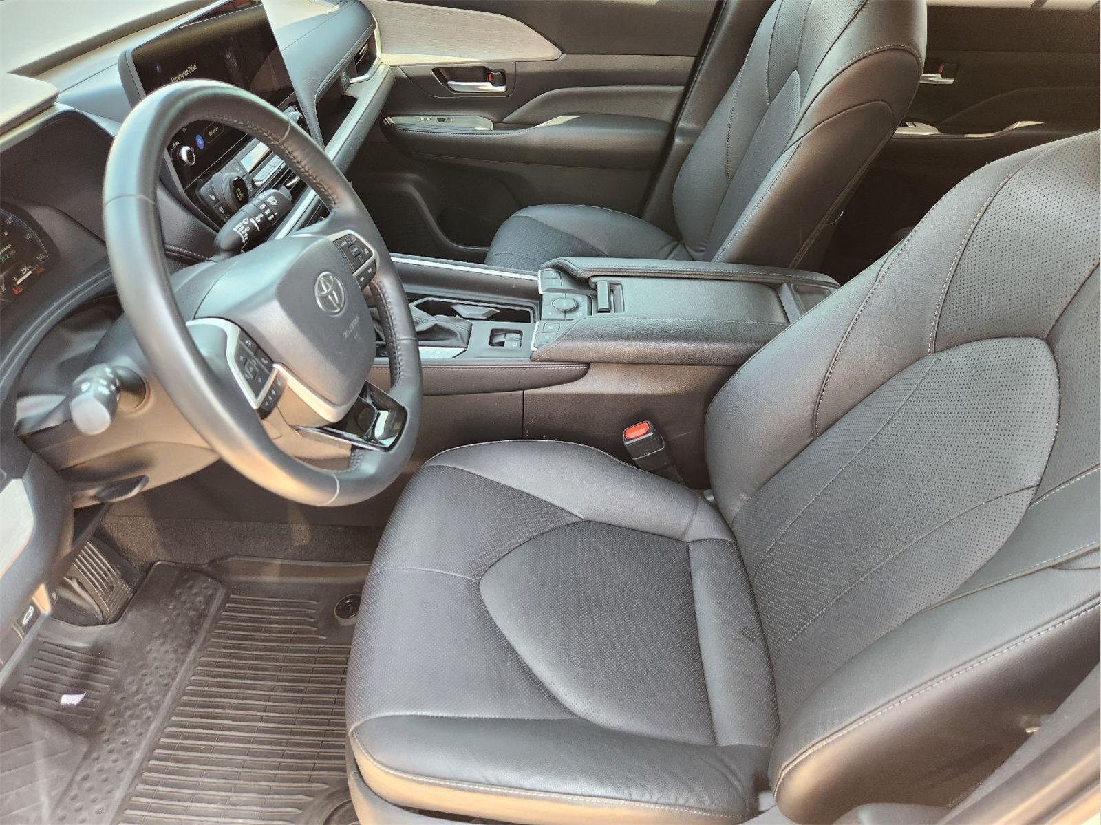 2024 Toyota Grand Highlander photo 13 of 32