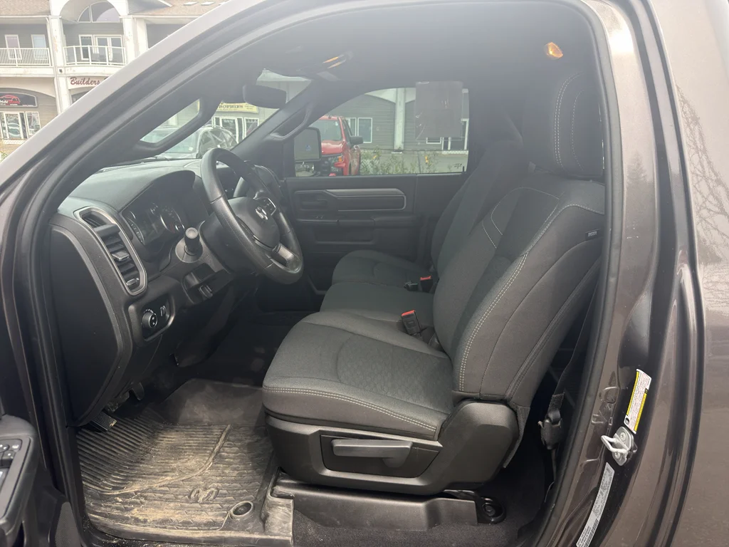Used 2025 Granite Crystal Metallic Clearcoat Ram Tradesman image 15