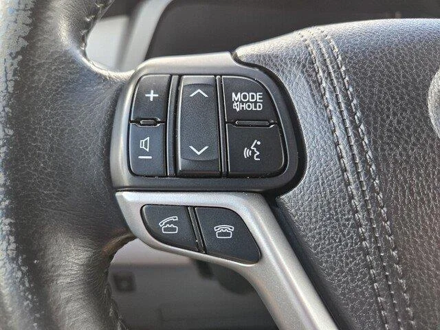 Used 2015 Silver Sky Metallic Toyota XLE Premium 8-Passenger image 13