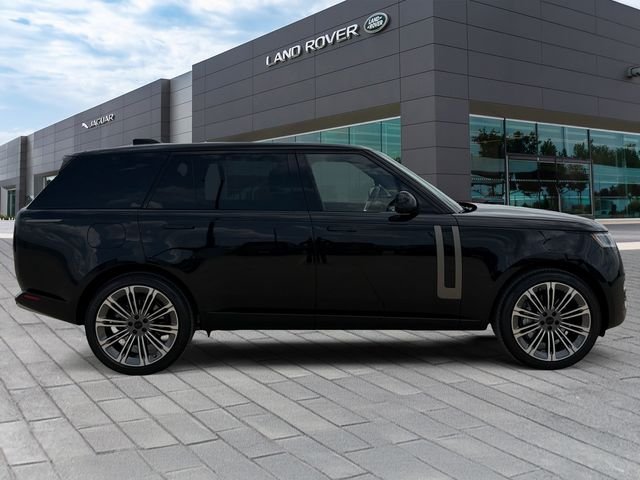 New 2026 Santorini Black Land Rover SE image 6