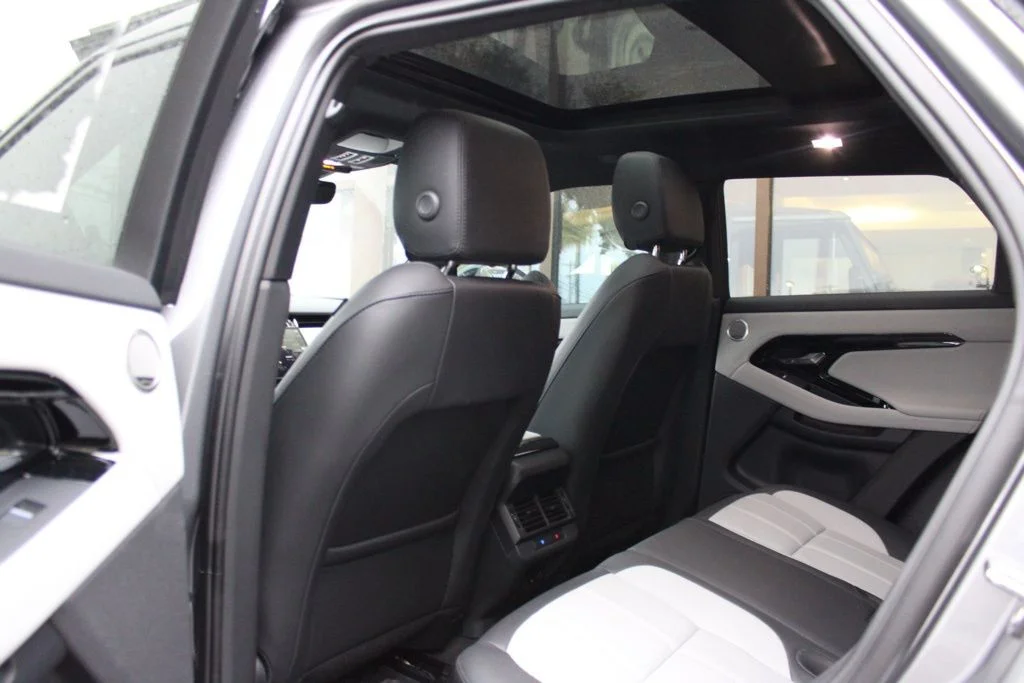 Certified Used 2026  Land Rover Dynamic image 29