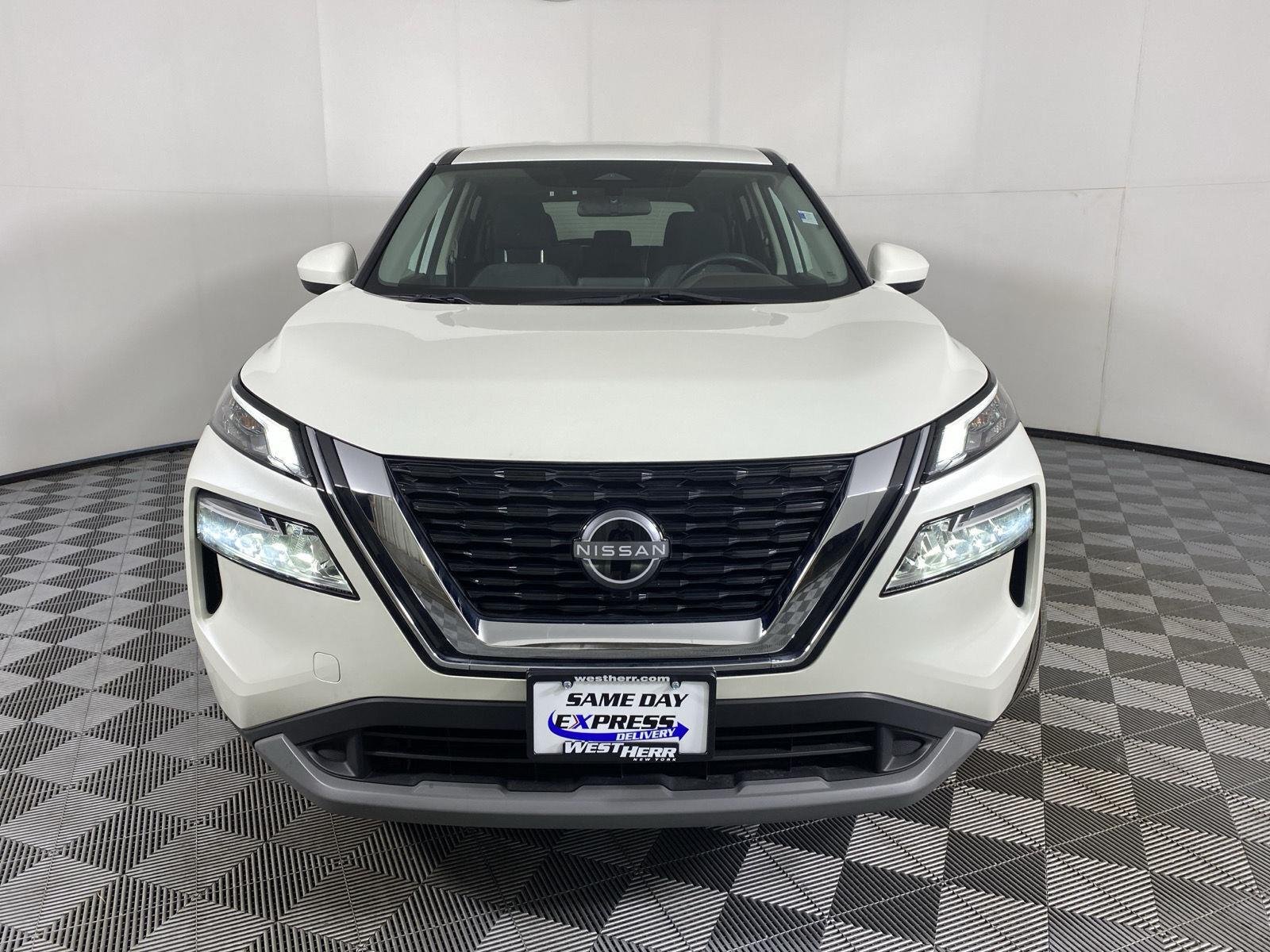 Used 2023 Pearl White Tricoat Nissan SV image 4