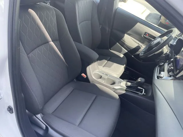 2025 Toyota Corolla LE - Photo 40