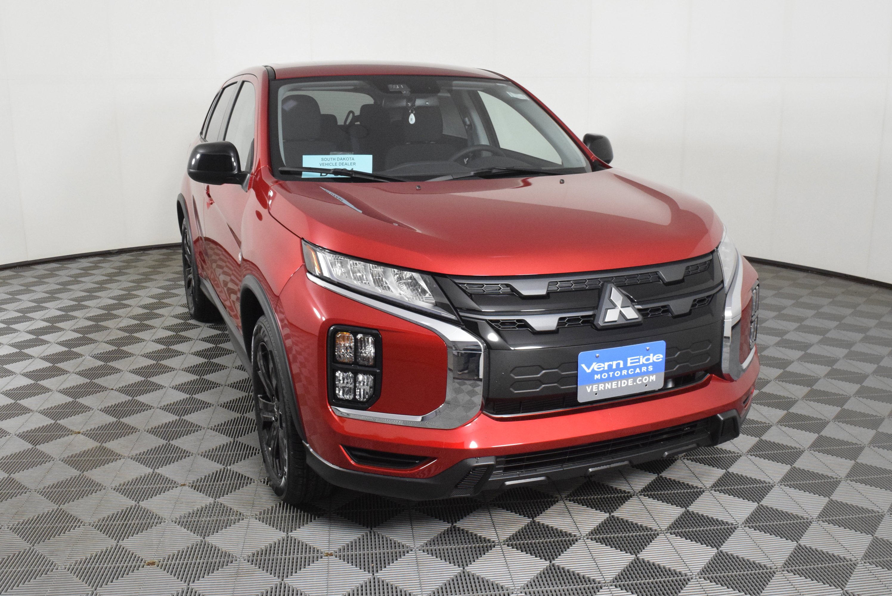 New 2026 Red Diamond Mitsubishi LE image 3