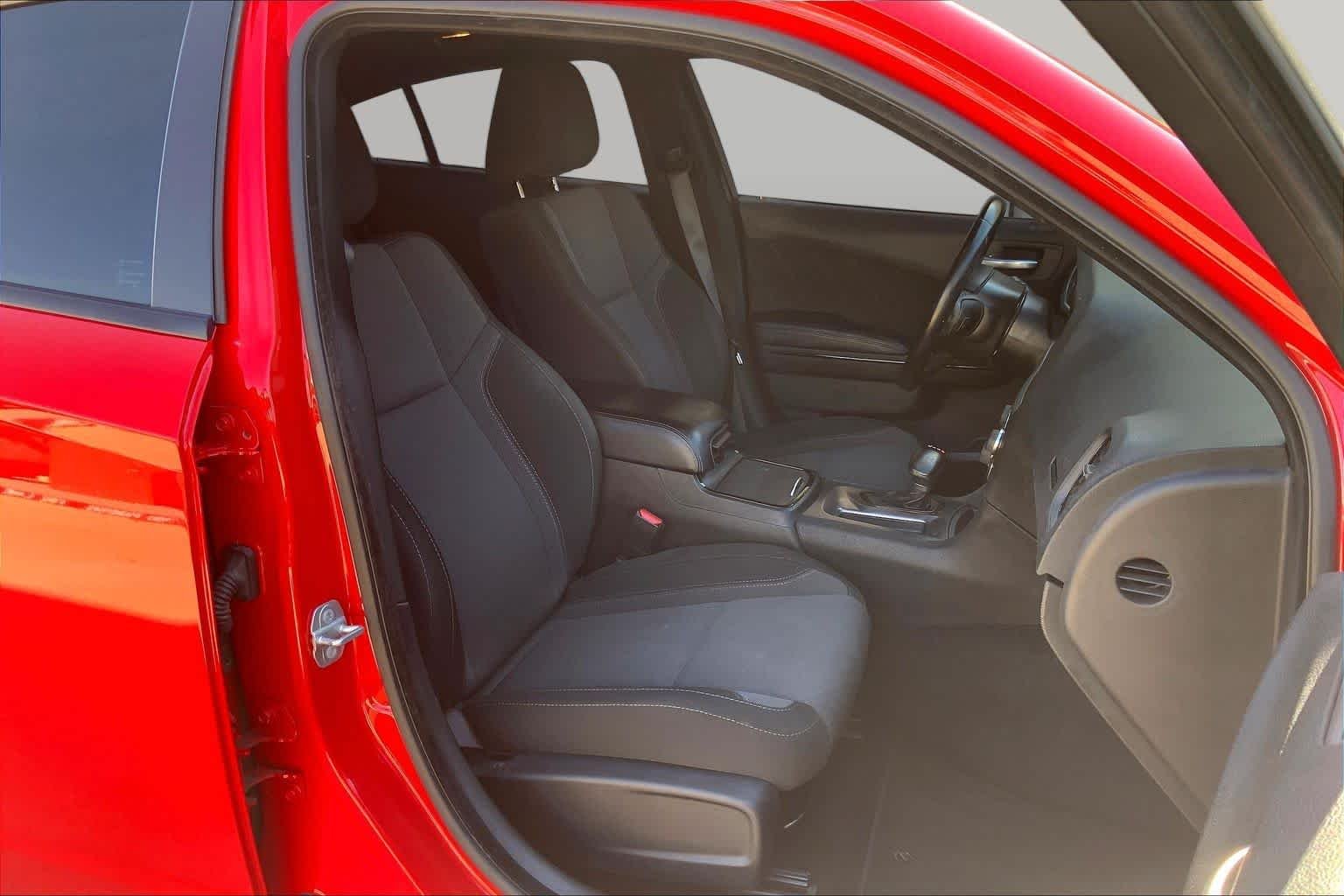 Used 2021 Torred Clearcoat Dodge SXT image 9