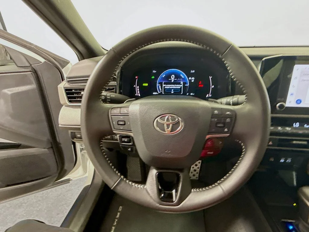 Used 2026 Ice Cap Toyota SE image 12