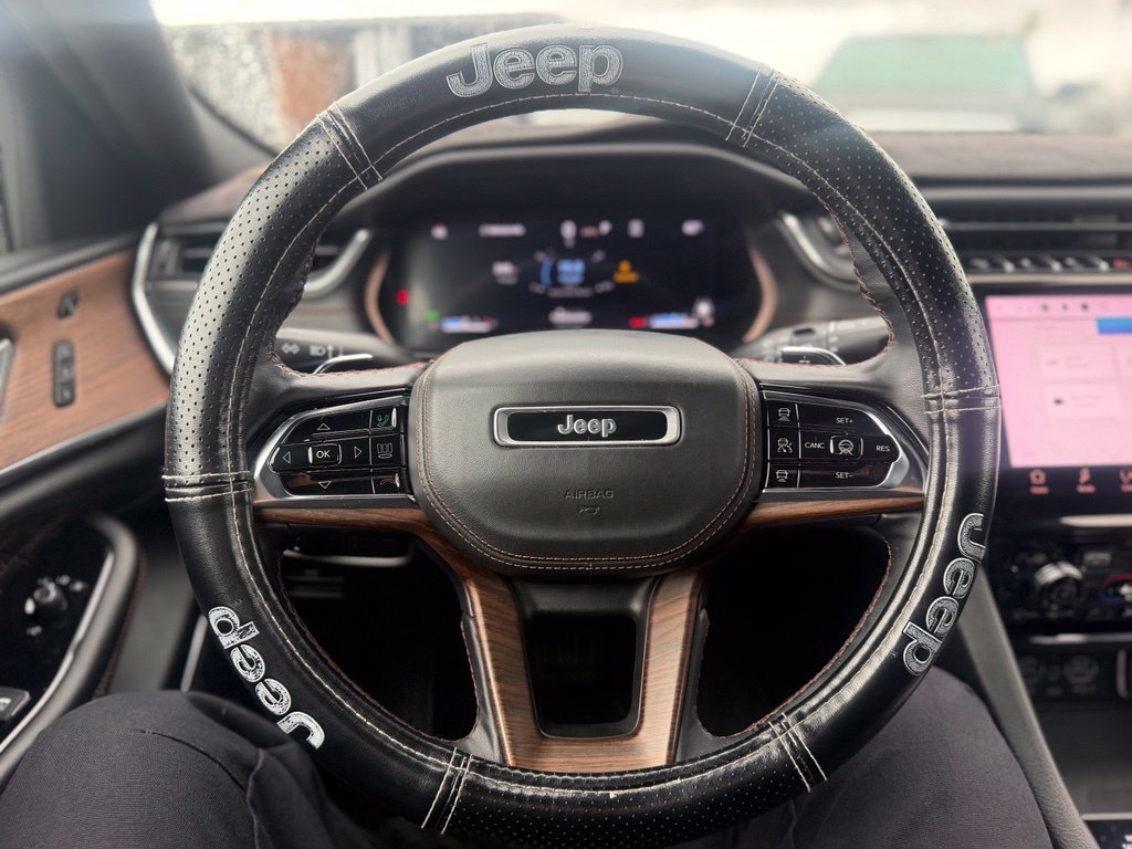 Used 2023 Diamond Black Jeep Summit image 6