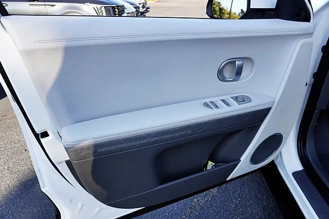 Used 2022 White Hyundai SEL image 22