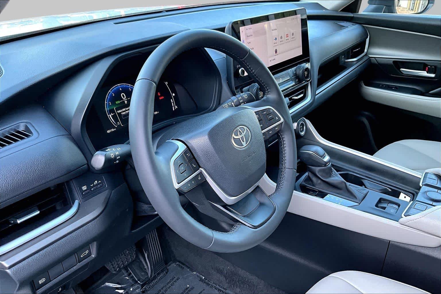 Used 2024 Wind Chill Pearl Toyota XLE image 17