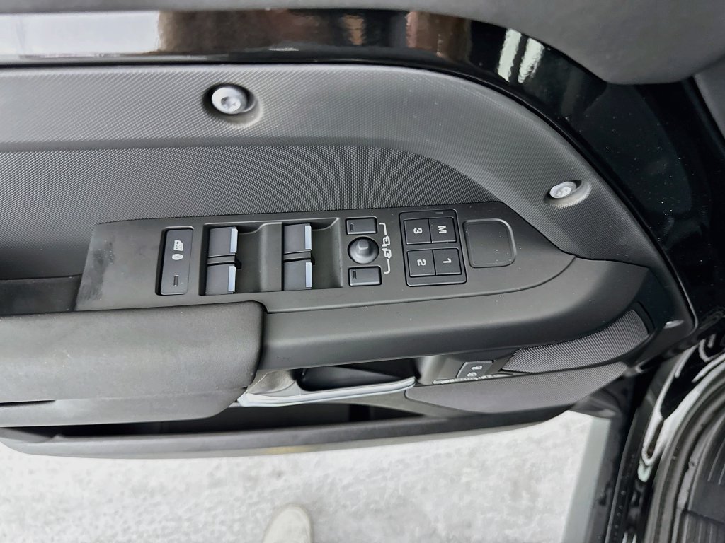 New 2026 Santorini Black Land Rover S image 18