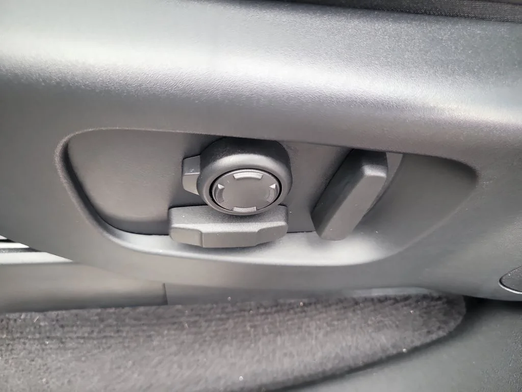 Used 2023 Gray Land Rover S R-Dynamic image 21