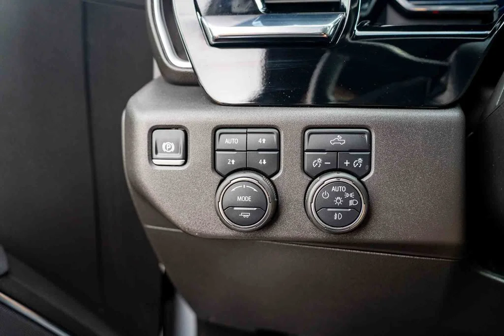 Used 2023 White Chevrolet RST image 13