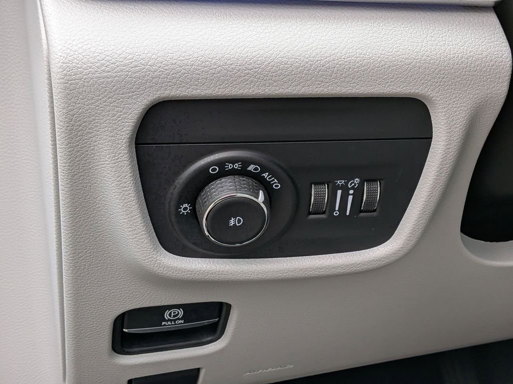 Used 2023 Black Jeep Overland image 18