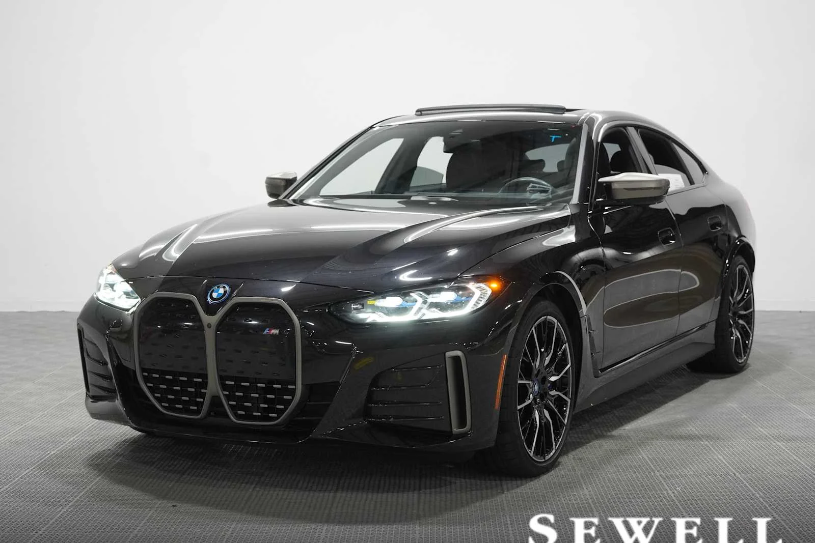 2023 BMW i4 M50's photo