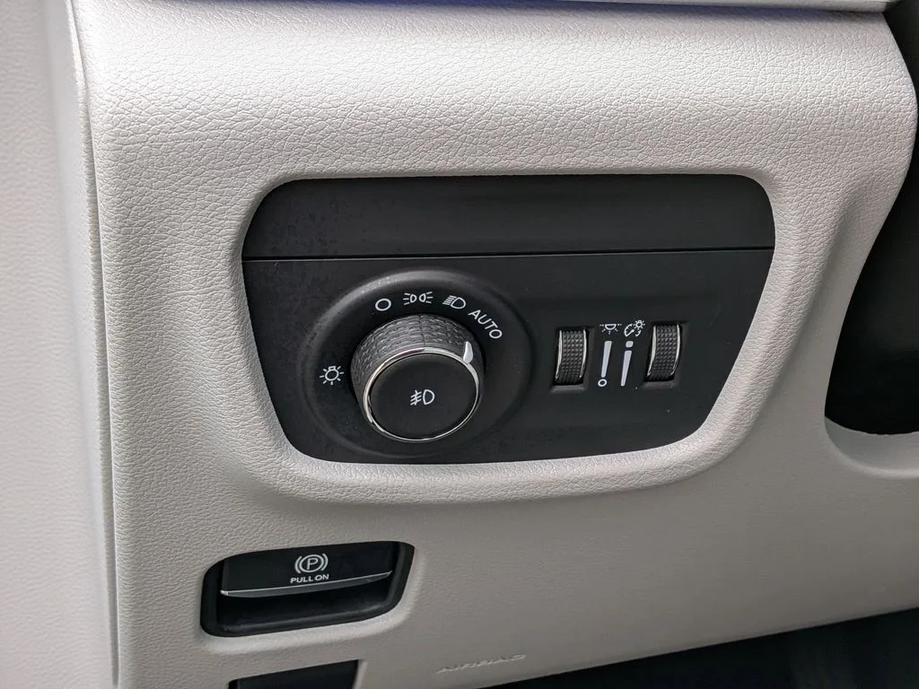 Used 2023 Black Jeep Overland image 18