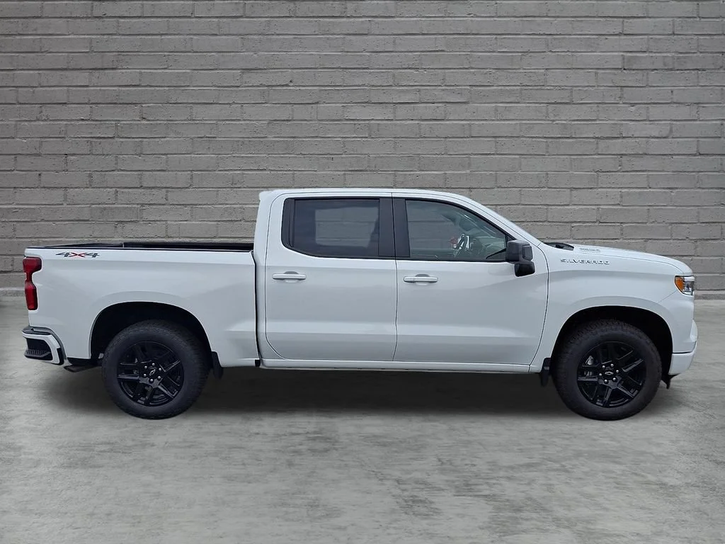 New 2026 Summit White Chevrolet RST image 9
