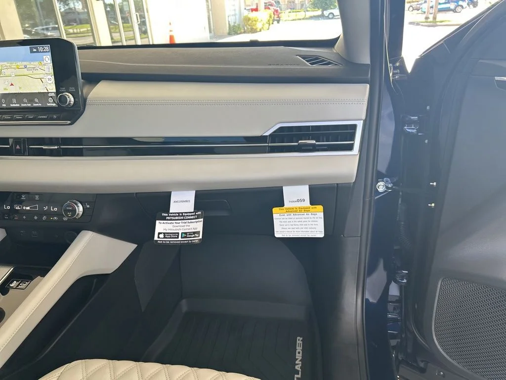 2025 Mitsubishi Outlander Plug-in Hybrid SEL - Photo 24