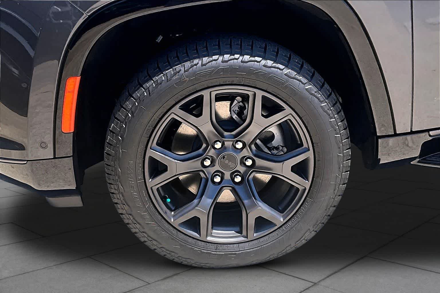 New 2026 Baltic-Gray Metallic Clear-Coat Exterior Paint Jeep Upland image 12