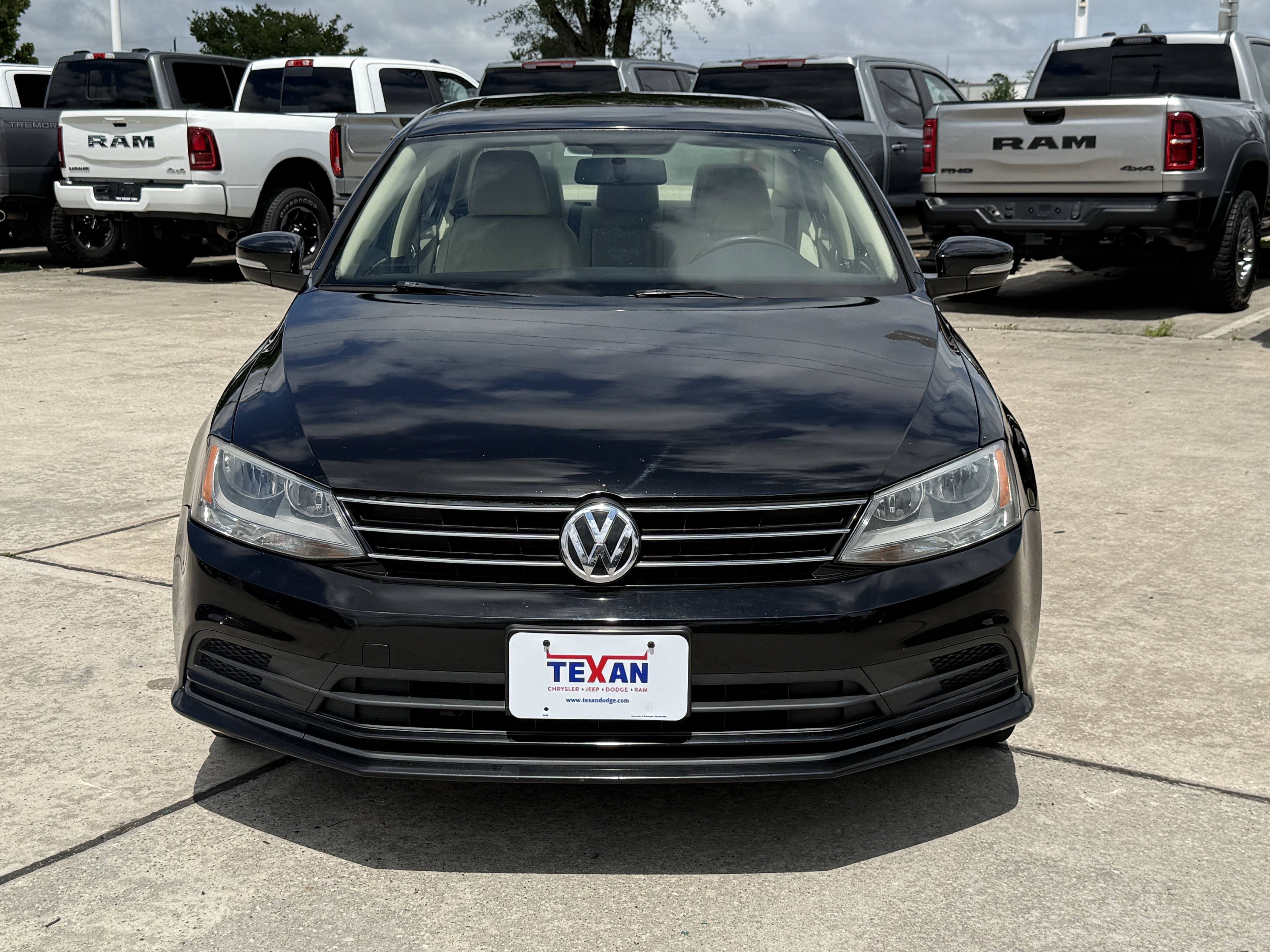 Used 2015  Volkswagen  image 9