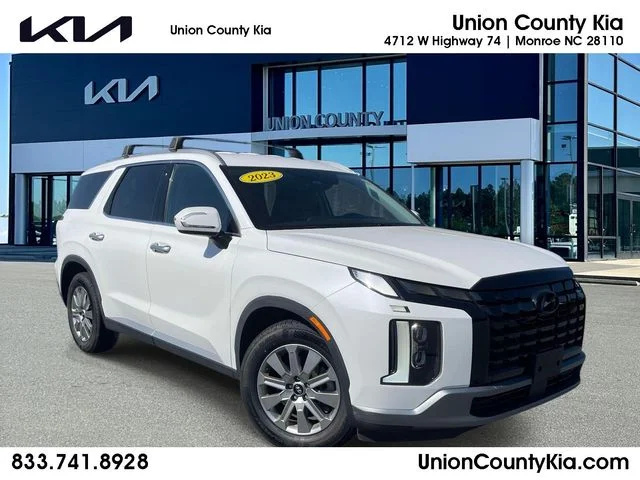 Used 2023 White Hyundai SEL image 1