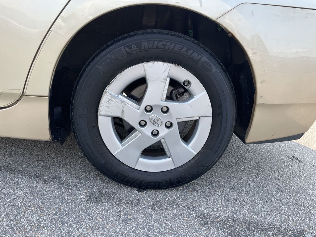 Used 2010 Gold Toyota II image 10