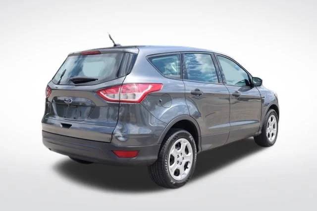 Used 2015  Ford S image 11