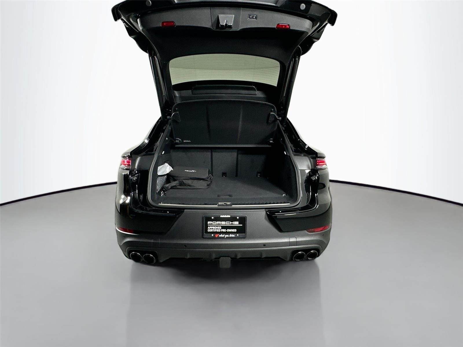 Certified Used 2025 Chromite Black Metallic Porsche S E-Hybrid Coupé image 36