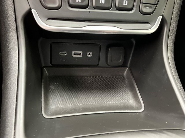 Used 2018 Summit White GMC SLE image 23