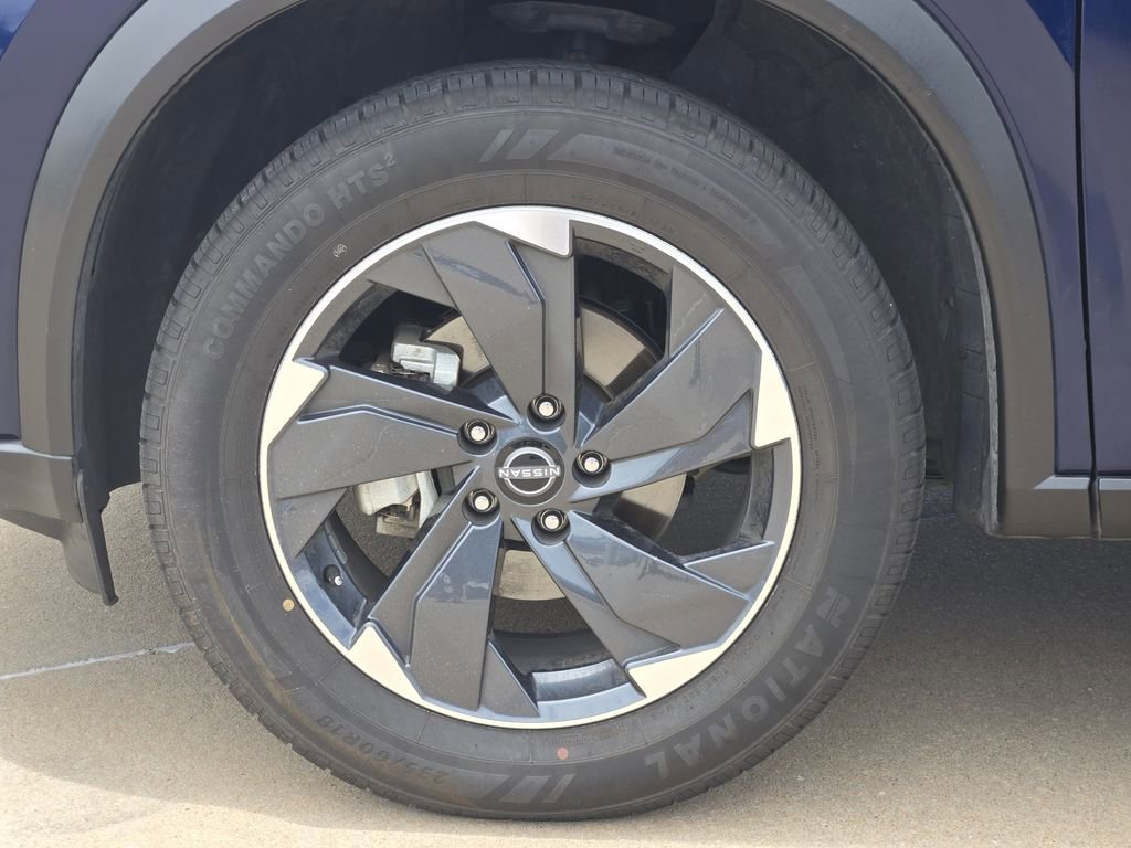 Used 2025 Blue Nissan SV image 27