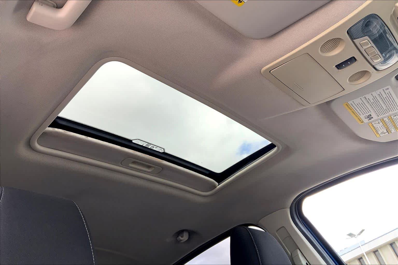 Used 2018 Lightning Blue Metallic Ford SE image 12