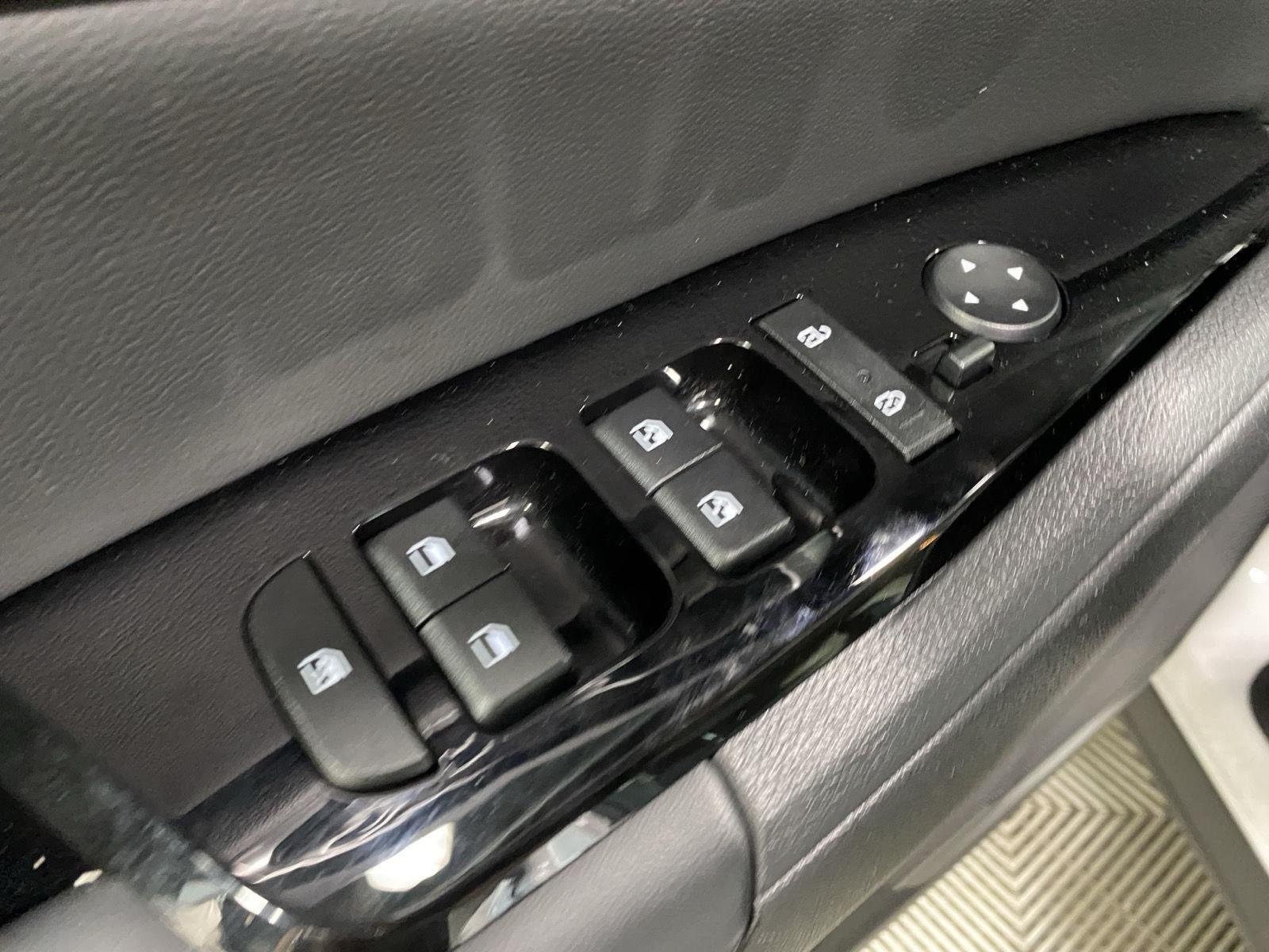Used 2024 Glacial White Pearl Kia EX image 17