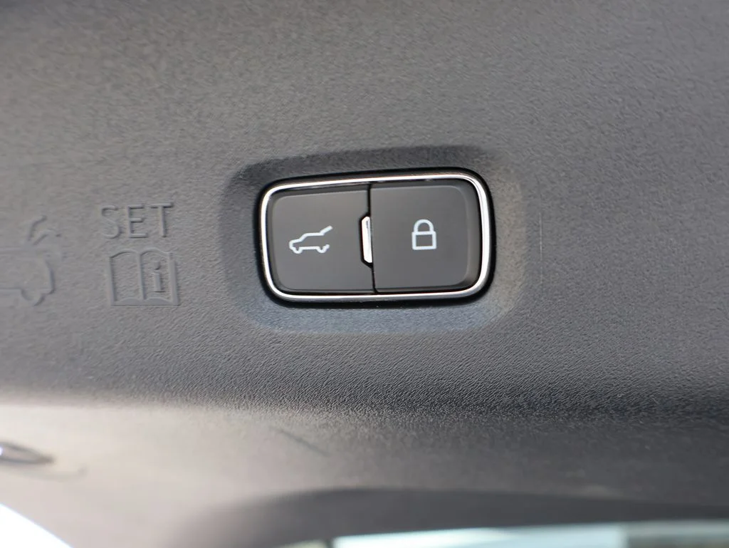 Certified Used 2025 Oxford White Ford Active image 18