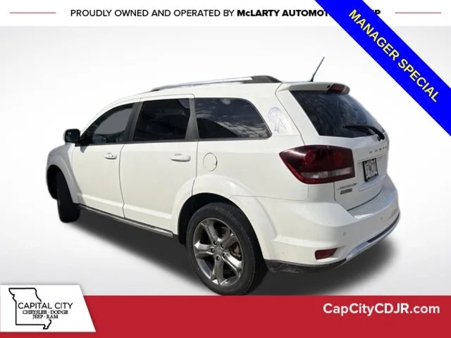 Used 2017 White Dodge Crossroad image 3