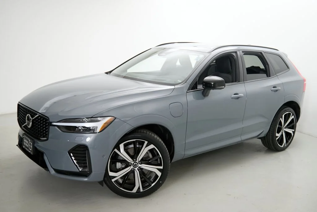 Used 2024 Gray Volvo Ultimate image 3