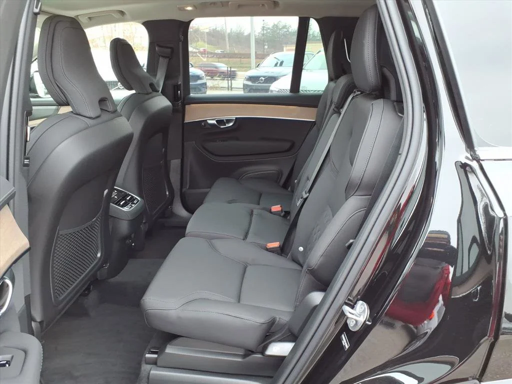 2026 Volvo XC90 Plus - Photo 12