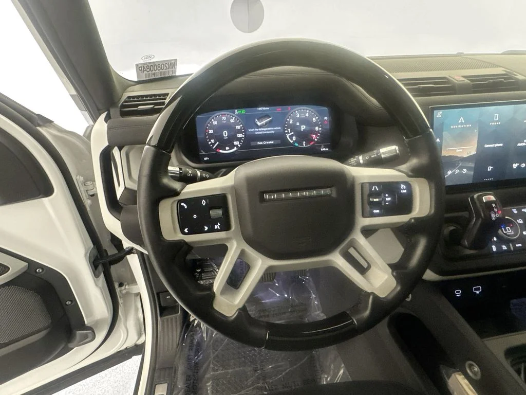 Certified Used 2022 White Land Rover X-Dynamic SE image 11